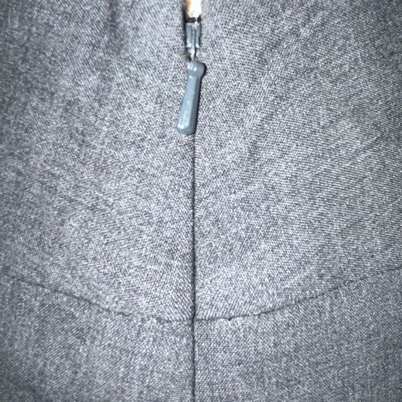 BANANA REPUBLIC GRAY 21.5” PENCIL SKIRT | 7” SIDE ZIP | 7.5” BACK SLIT | SIZE 2P - Picture 4 of 5